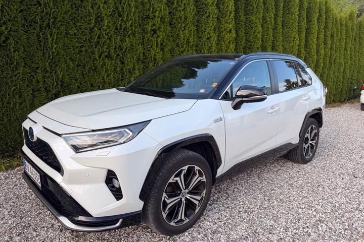 Hvid Toyota RAV4 fra 2021