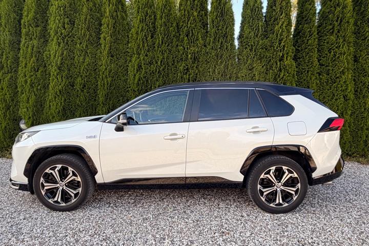 Hvid Toyota RAV4 fra 2021