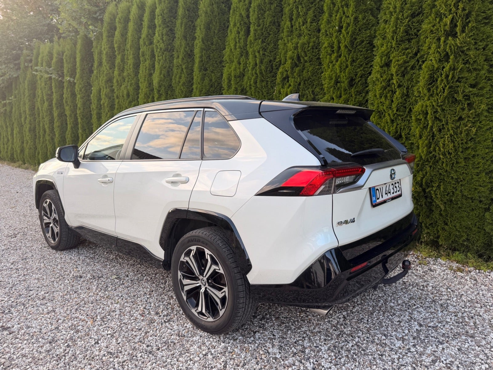 Hvid Toyota RAV4 fra 2021