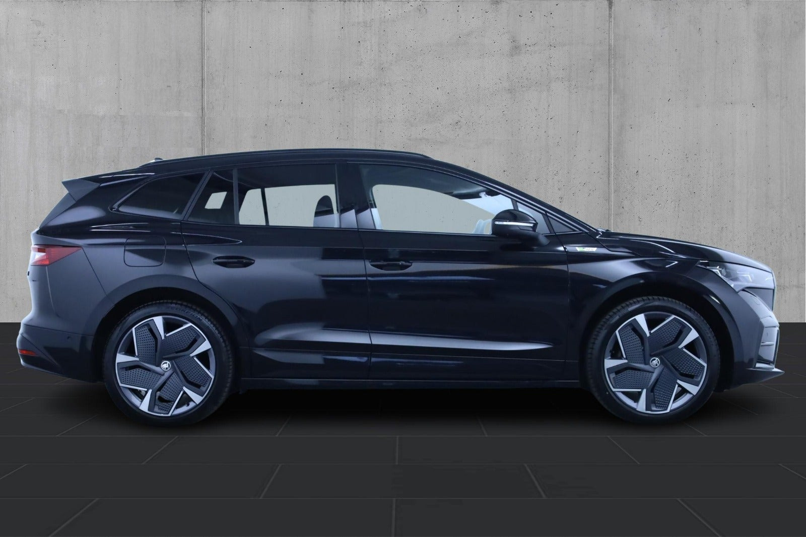 Sort Skoda Enyaq fra 2023