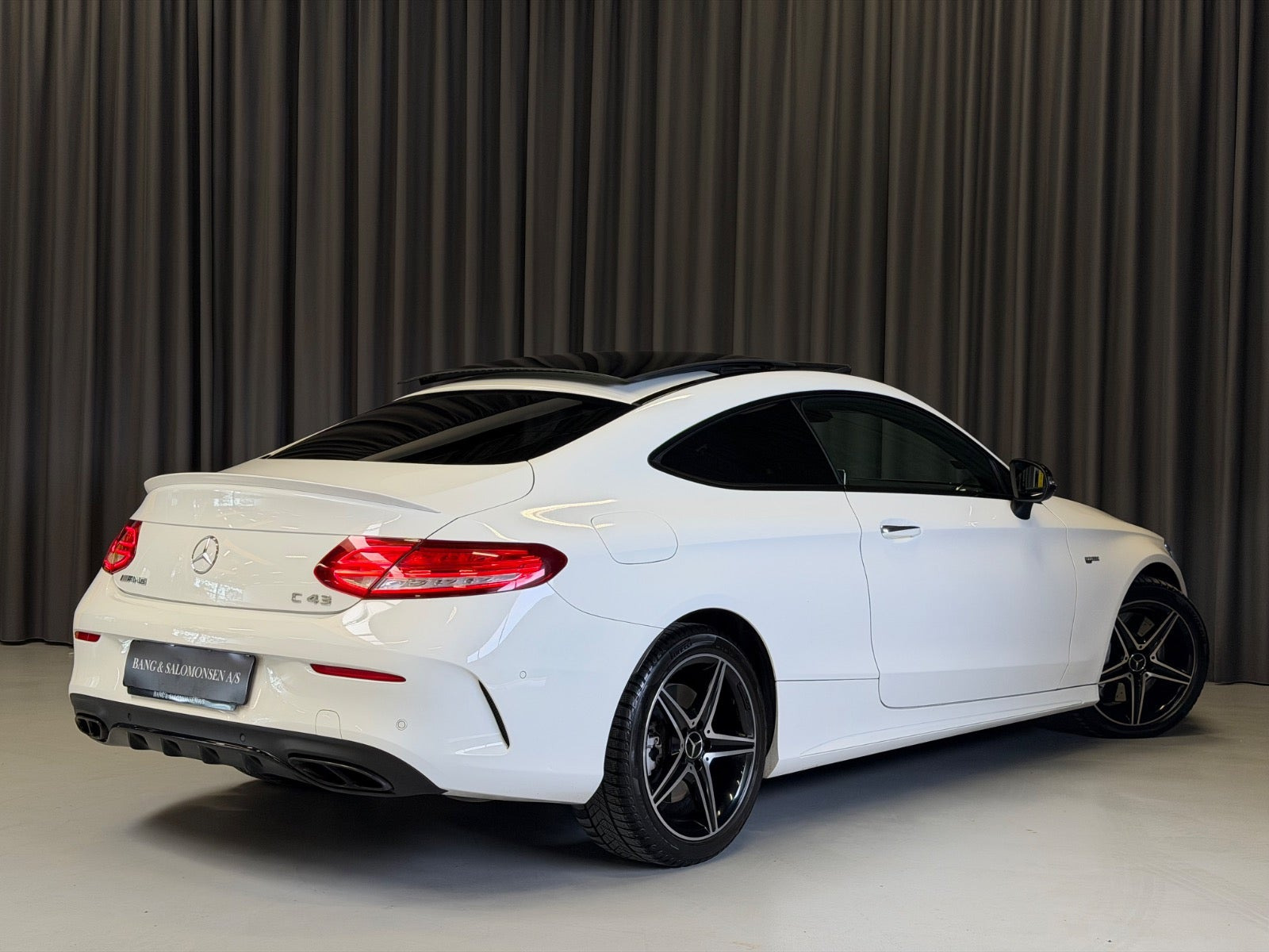 Hvid Mercedes C43 fra 2017