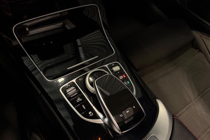 Hvid Mercedes C43 fra 2017