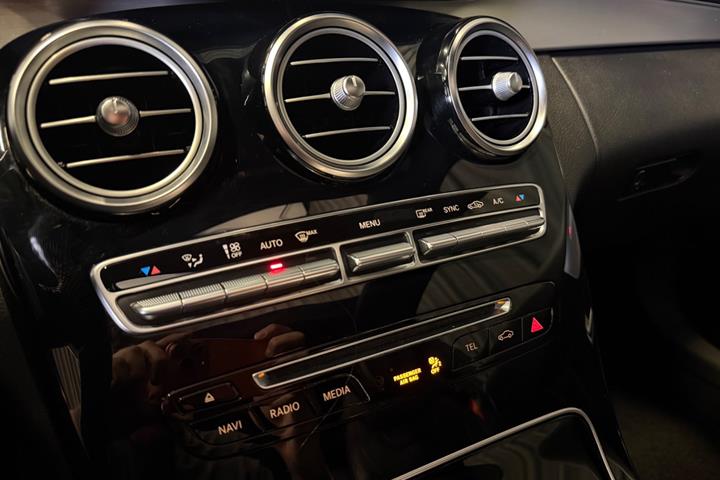 Hvid Mercedes C43 fra 2017