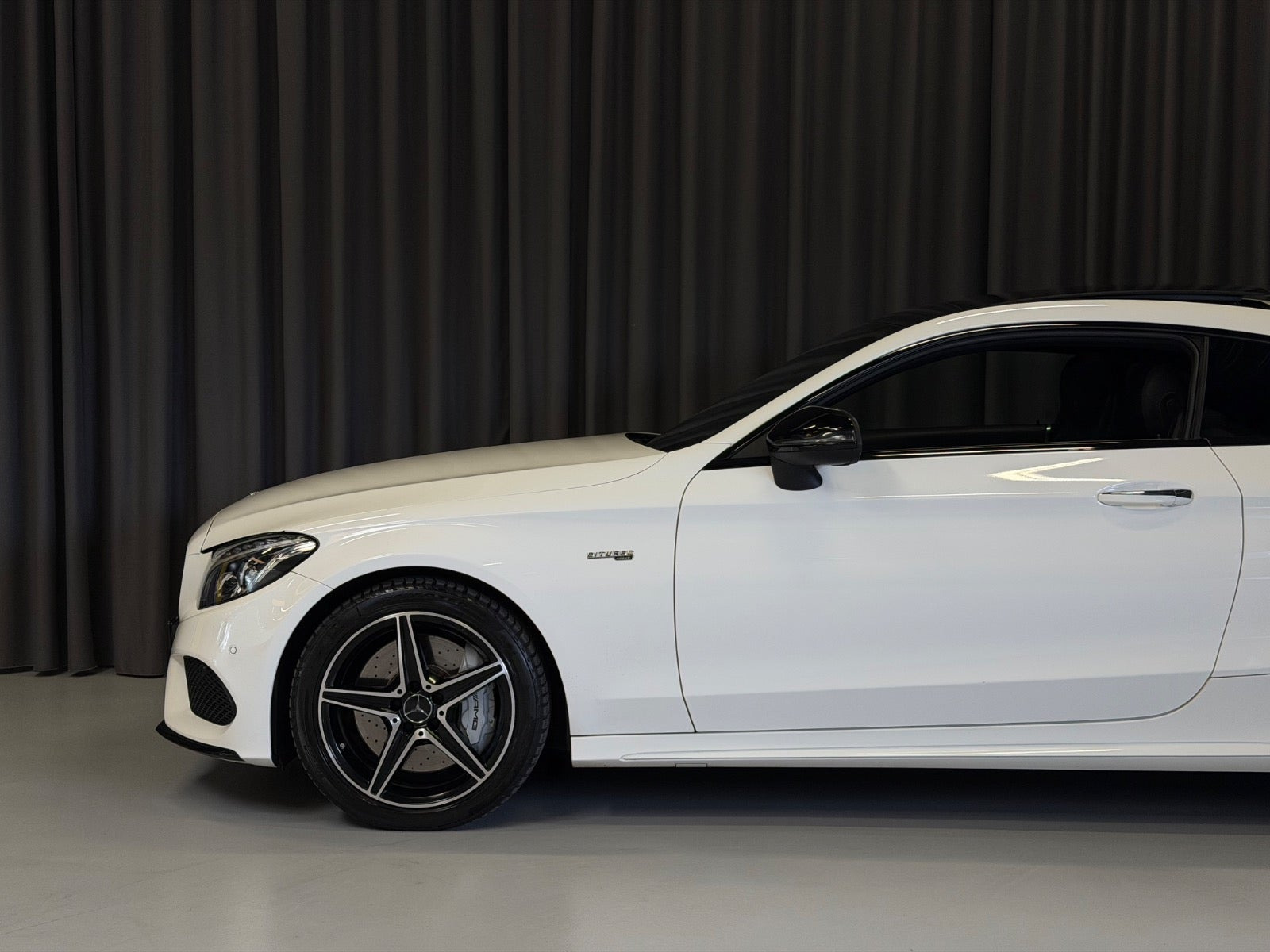 Hvid Mercedes C43 fra 2017