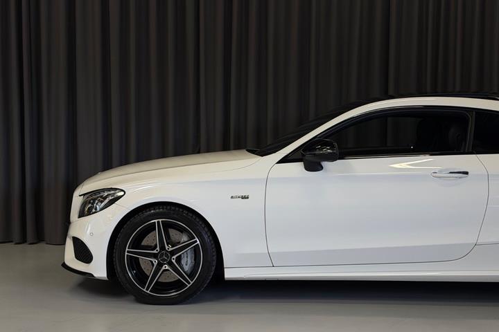 Hvid Mercedes C43 fra 2017
