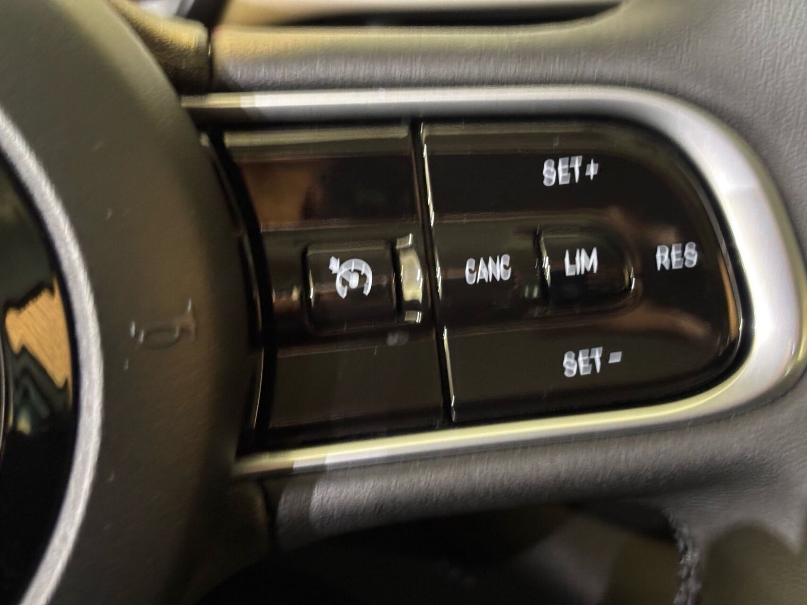 Hvid Fiat 500e fra 2023