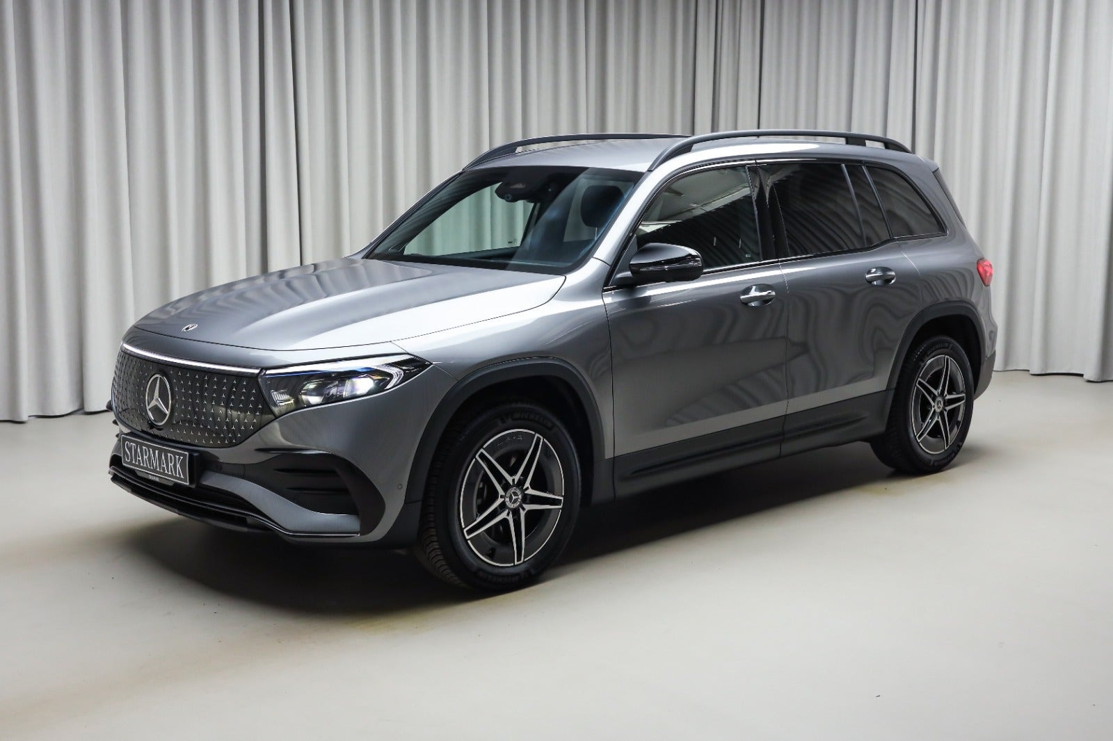 Grå Mercedes EQB250+ fra 2026