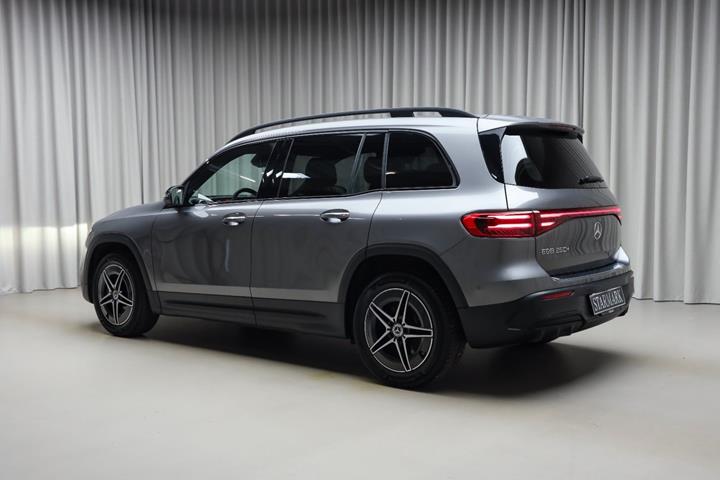 Grå Mercedes EQB250+ fra 2026