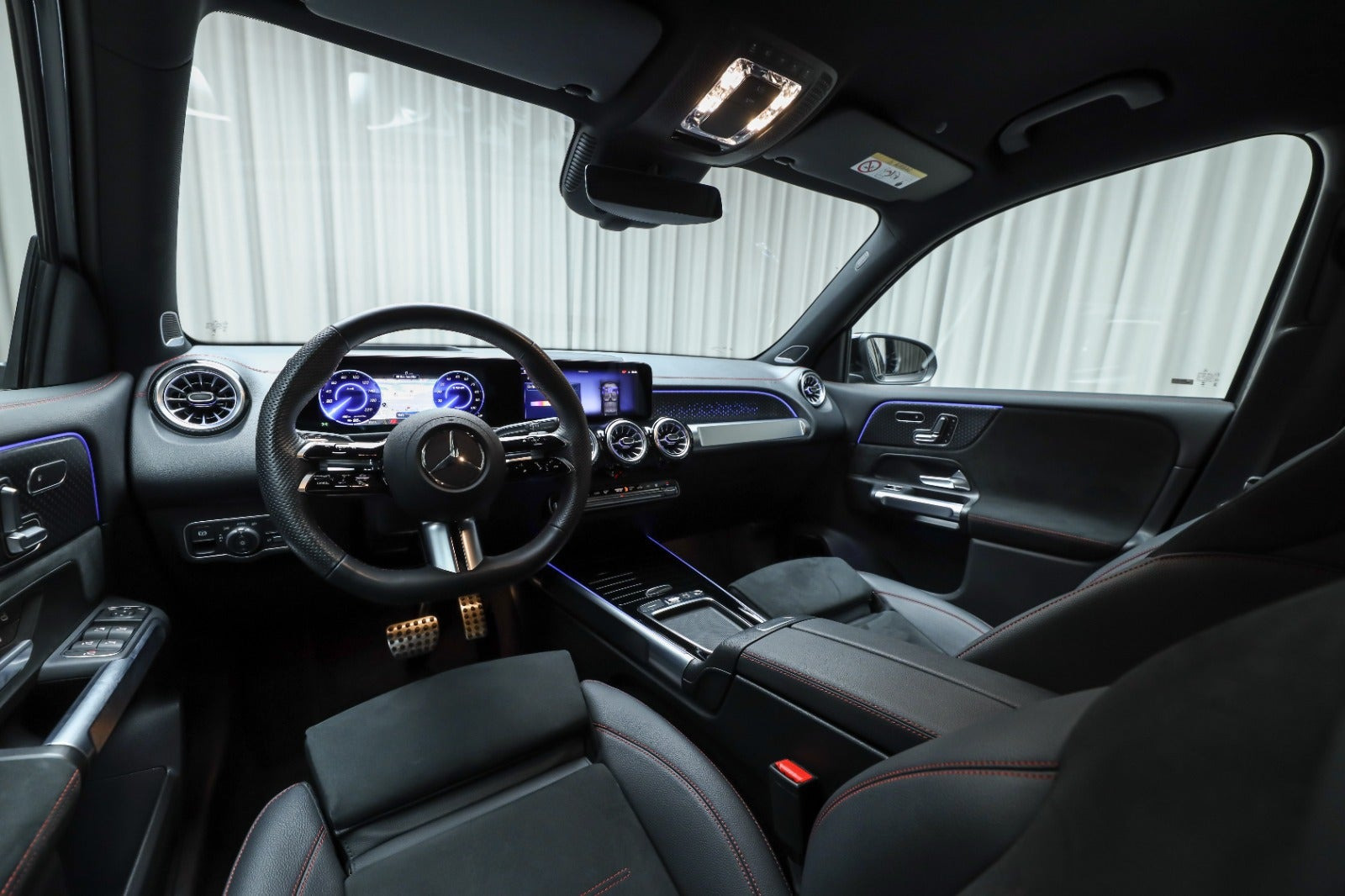 Grå Mercedes EQB250+ fra 2026