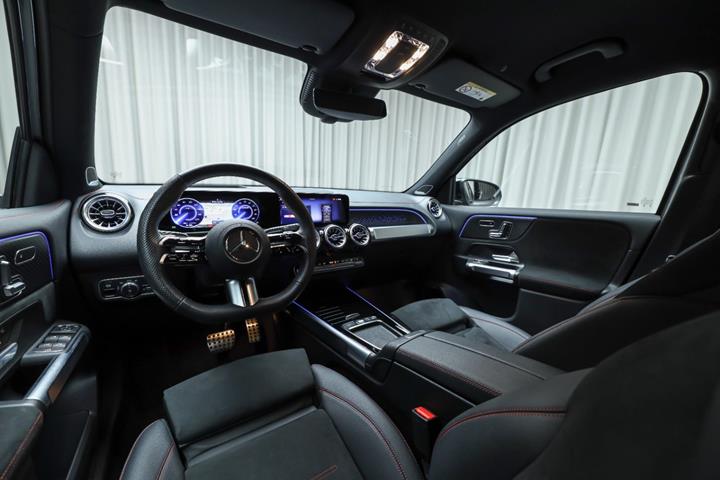 Grå Mercedes EQB250+ fra 2026