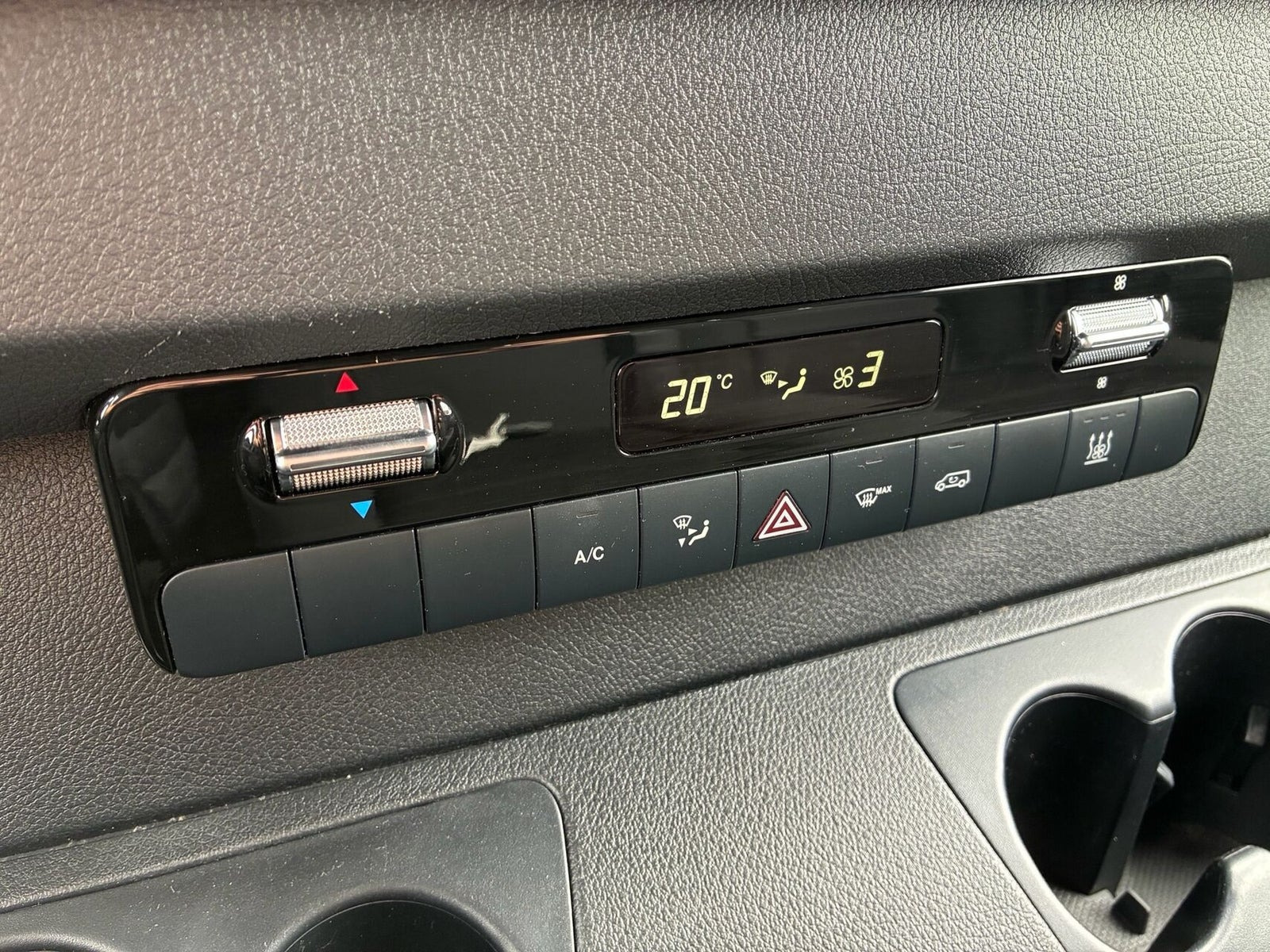 Sort Mercedes Sprinter 317 fra 2023
