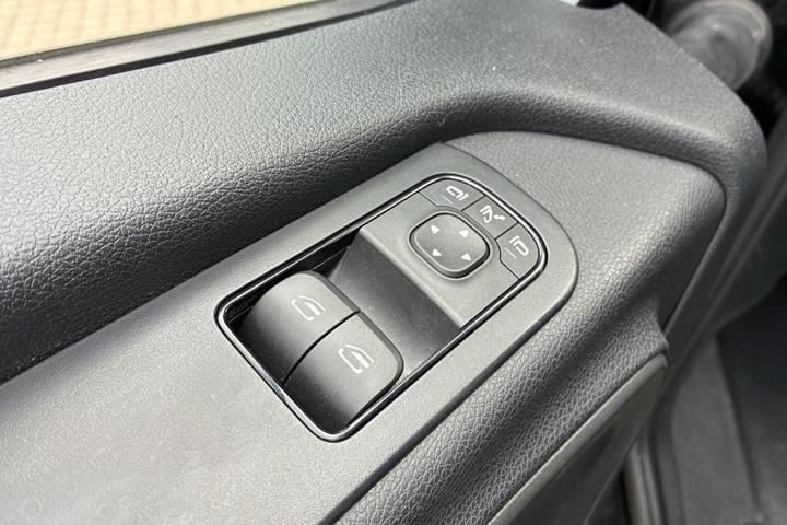 Sort Mercedes Sprinter 317 fra 2023