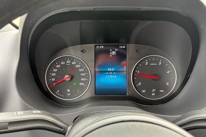Sort Mercedes Sprinter 317 fra 2023