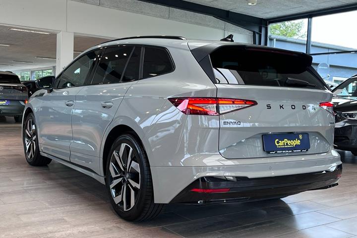 Grå Skoda Enyaq fra 2026