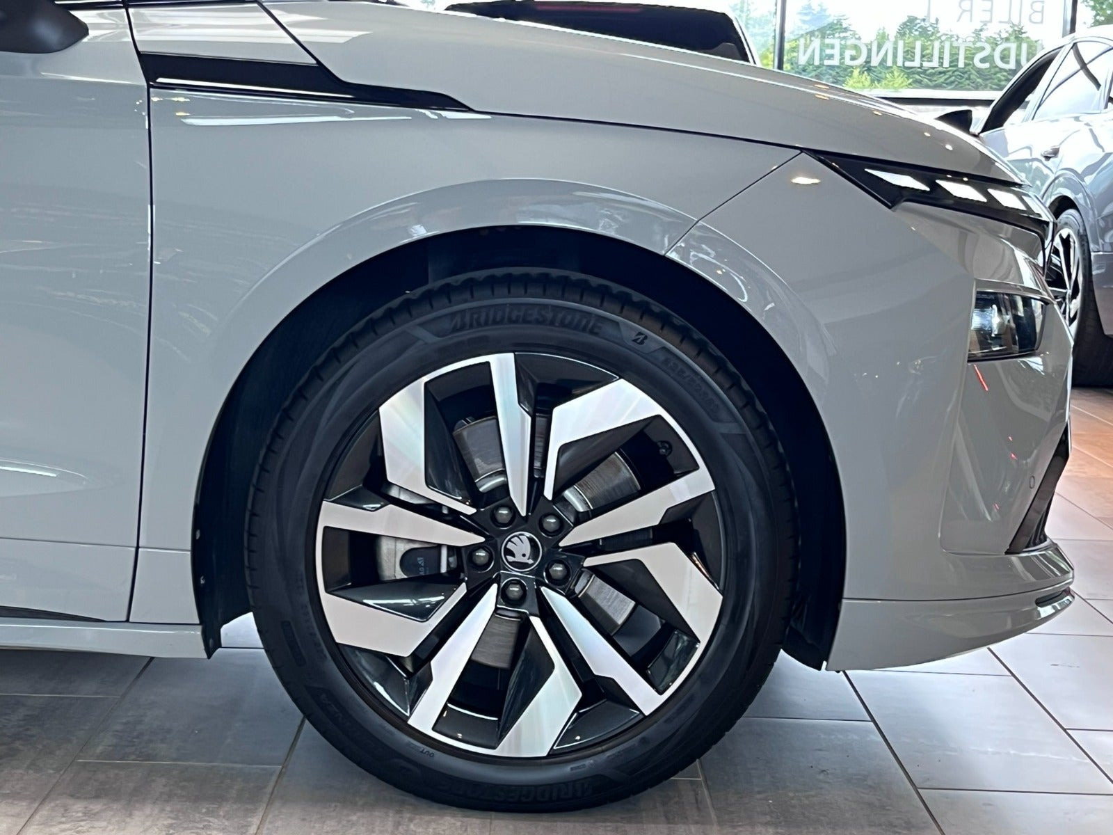 Grå Skoda Enyaq fra 2026