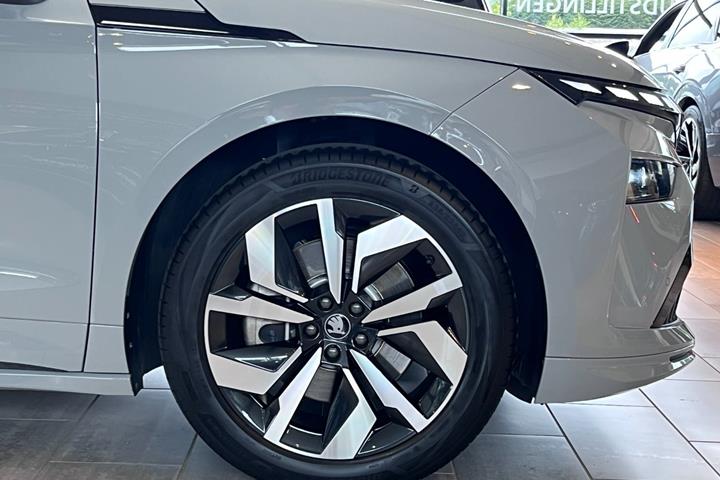 Grå Skoda Enyaq fra 2026
