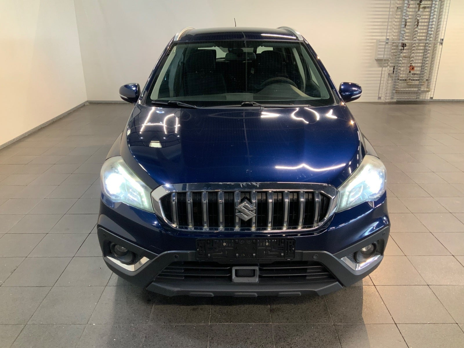 Blå Suzuki S-Cross fra 2016