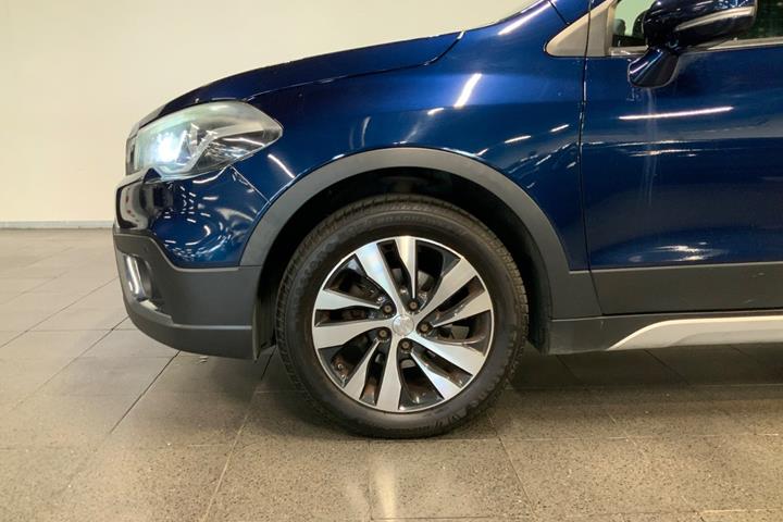 Blå Suzuki S-Cross fra 2016