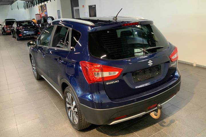 Blå Suzuki S-Cross fra 2016