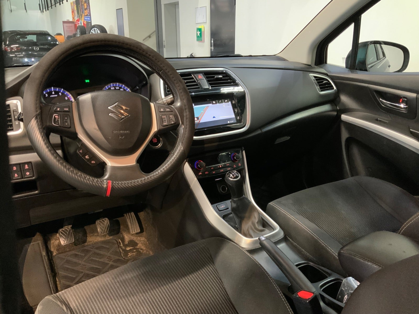 Blå Suzuki S-Cross fra 2016