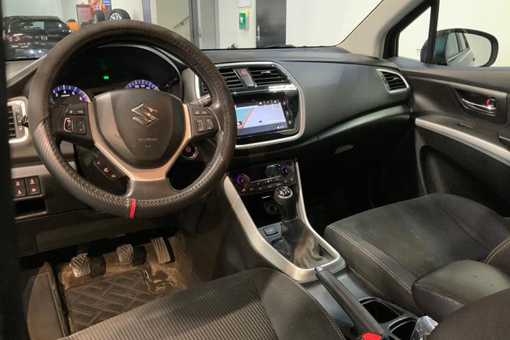 Blå Suzuki S-Cross fra 2016