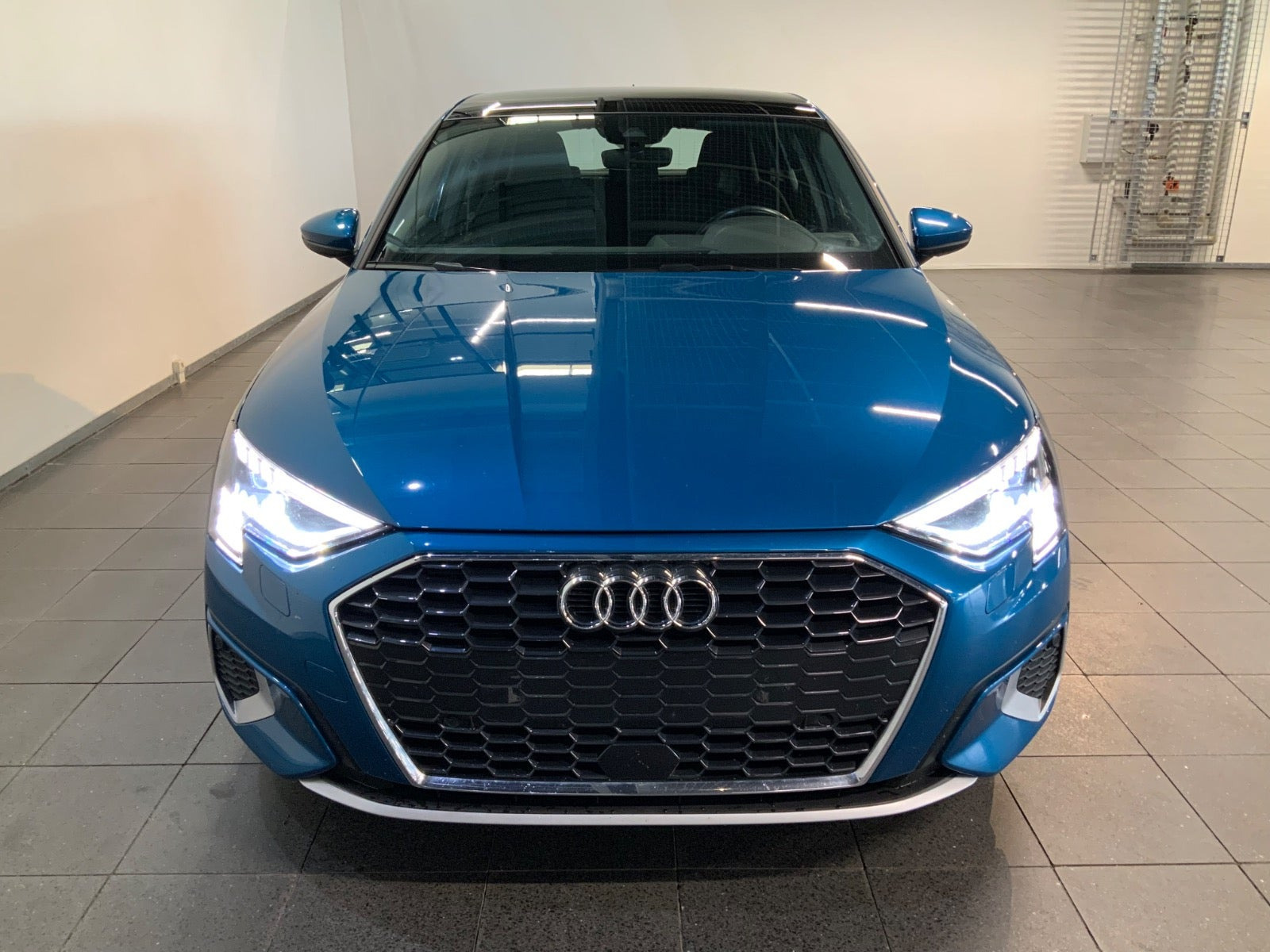Blå Audi A3 fra 2021