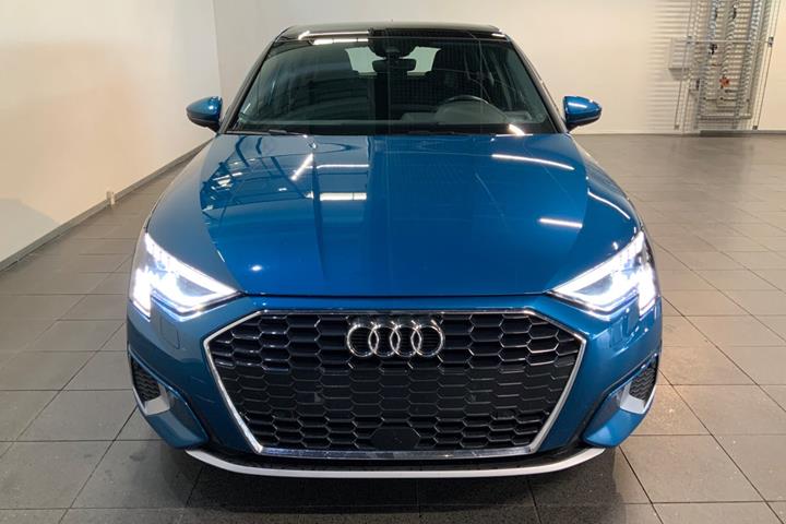 Blå Audi A3 fra 2021