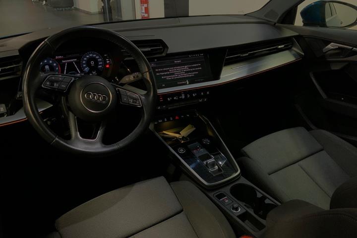 Blå Audi A3 fra 2021
