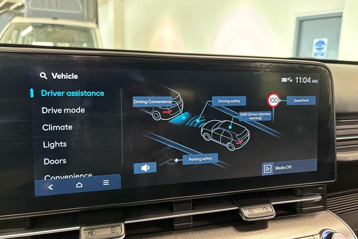 Rød Hyundai Kona fra 2024