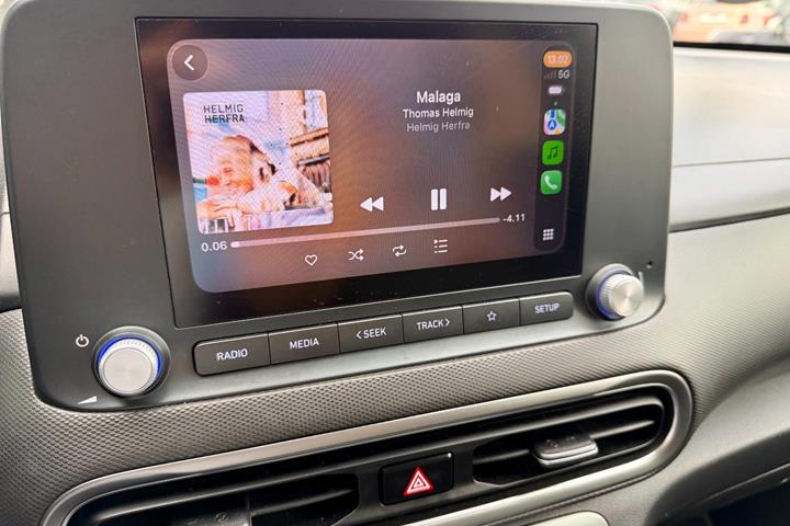 Grå Hyundai Kona fra 2022