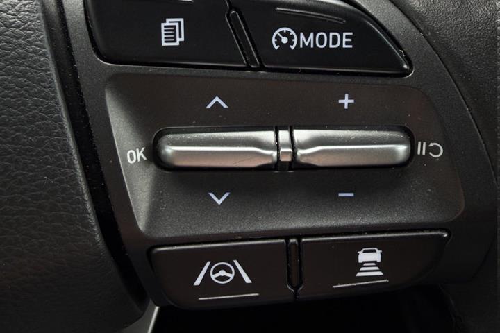 Grå Hyundai Kona fra 2022