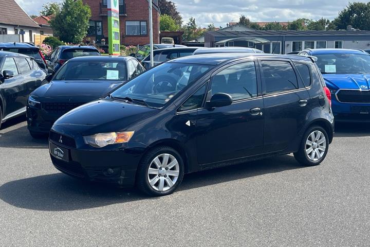 Sort Mitsubishi Colt fra 2010