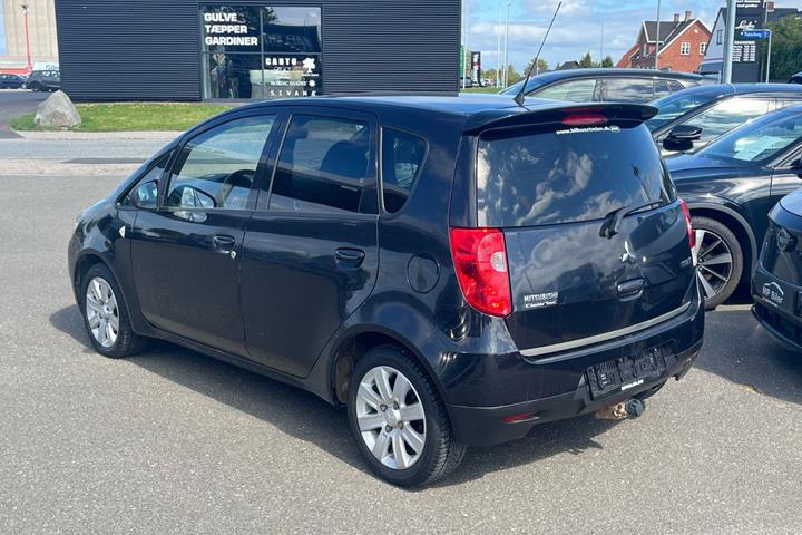 Sort Mitsubishi Colt fra 2010