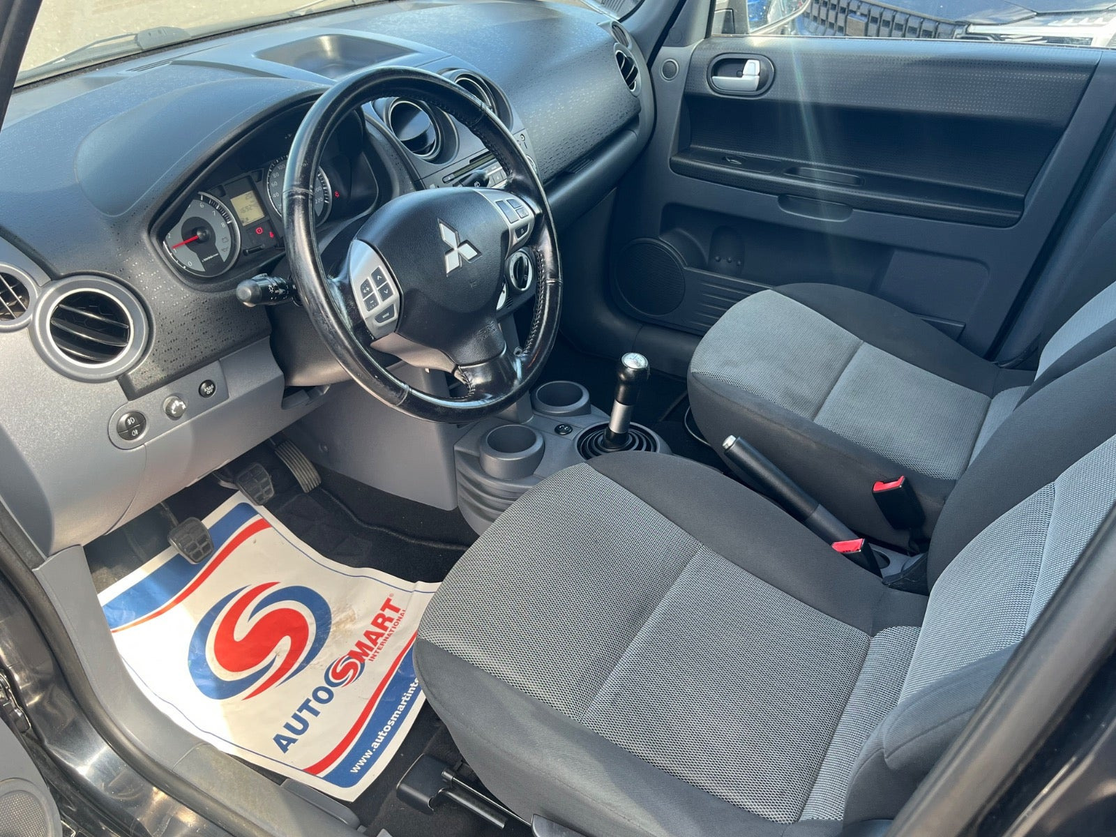 Sort Mitsubishi Colt fra 2010