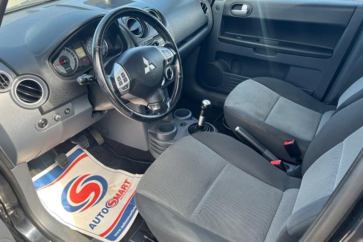 Sort Mitsubishi Colt fra 2010