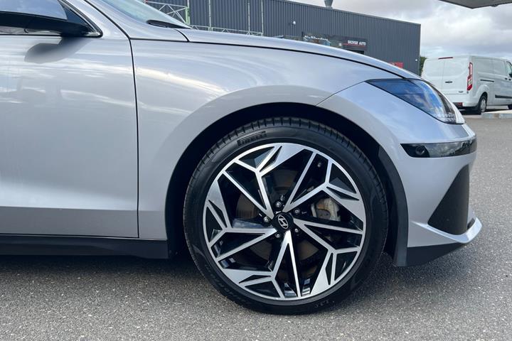 Sølv Hyundai Ioniq 6 fra 2023