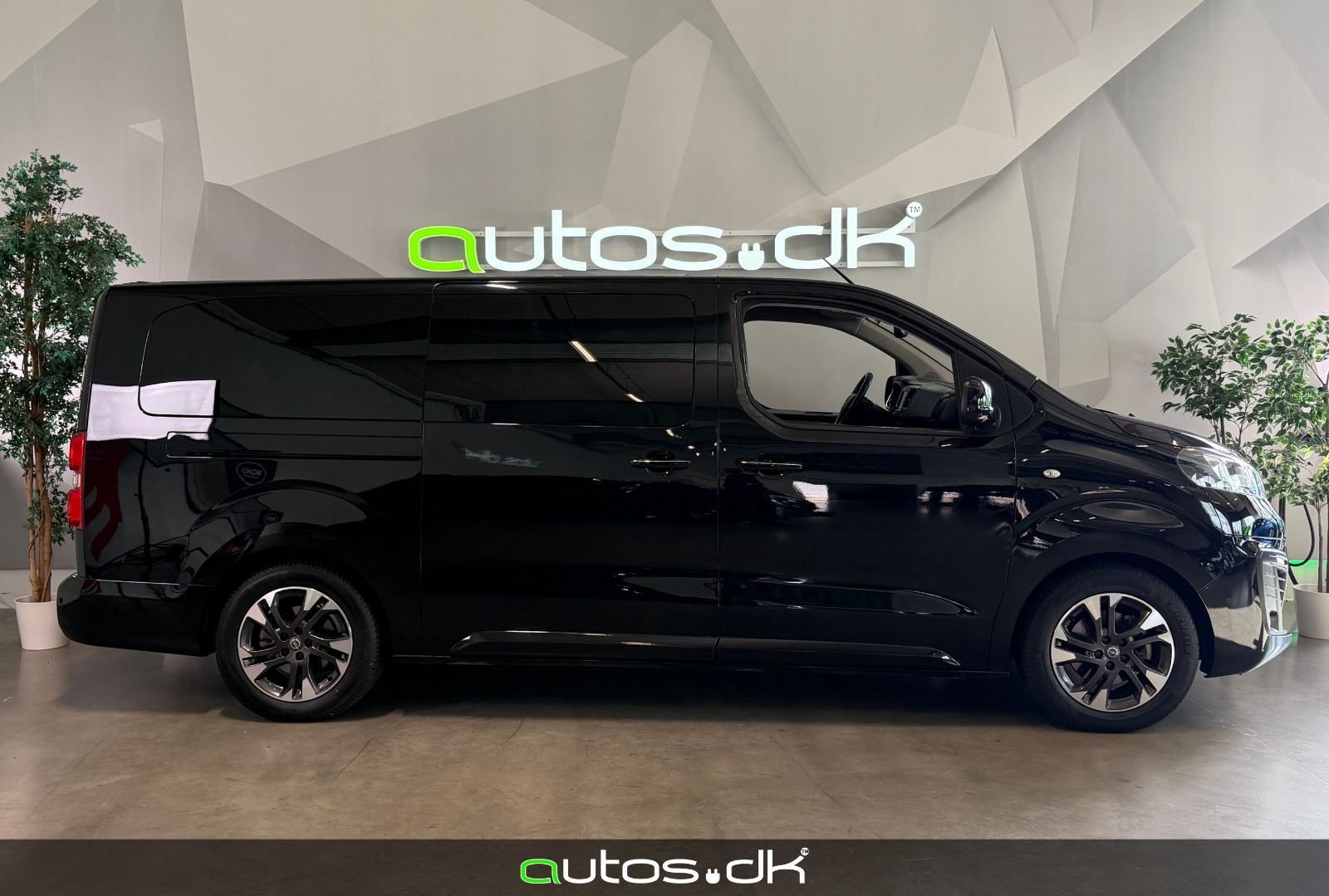 Sort Opel Zafira-e Life fra 2021