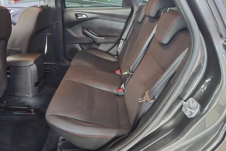Grå Ford Focus fra 2017
