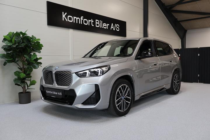 Sølv BMW iX1 fra 2024