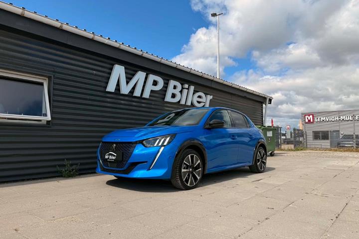 Grøn Peugeot e-208 fra 2022