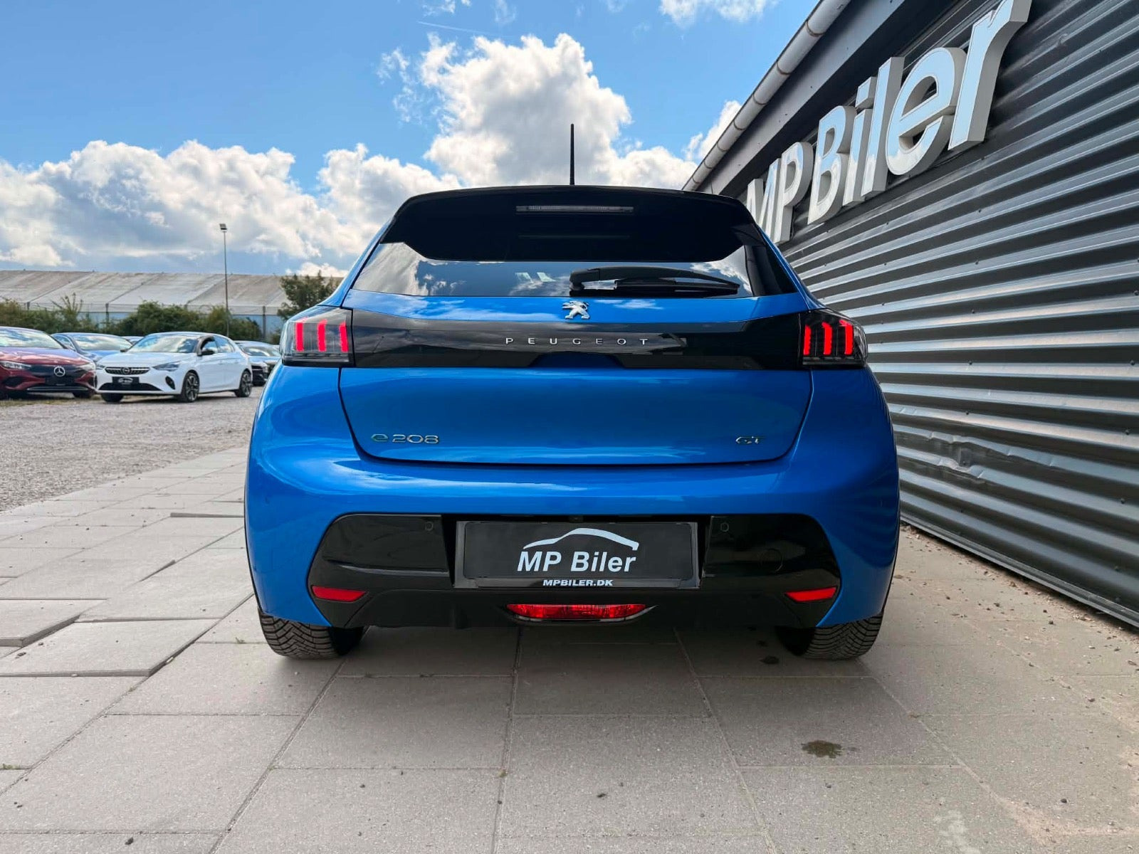 Grøn Peugeot e-208 fra 2022