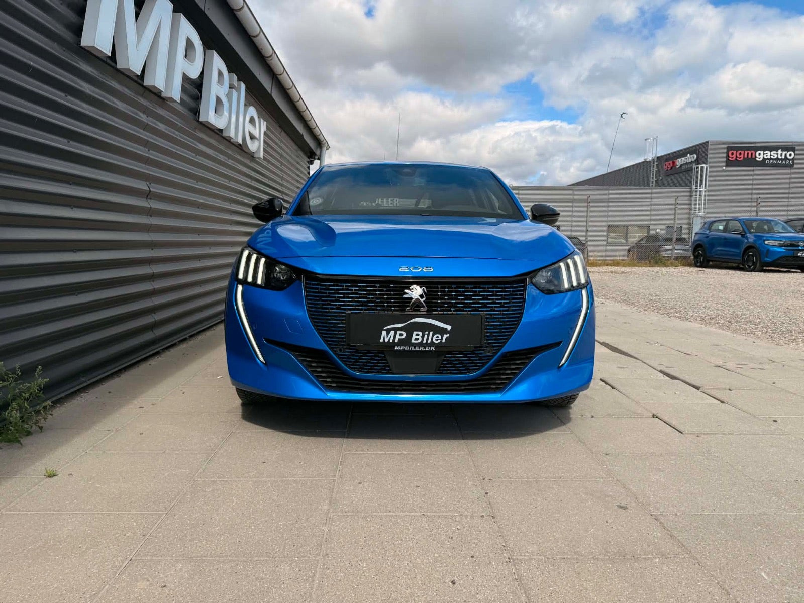 Grøn Peugeot e-208 fra 2022