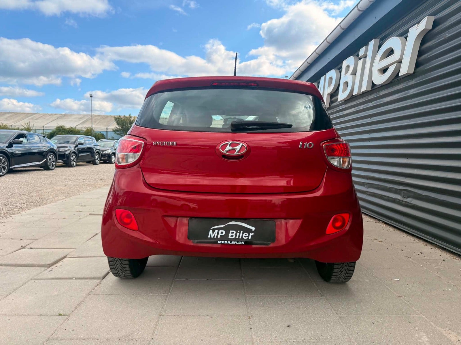 Rød Hyundai i10 fra 2015