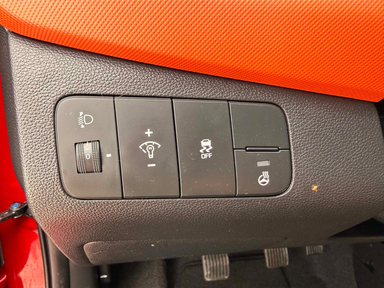 Rød Hyundai i10 fra 2015