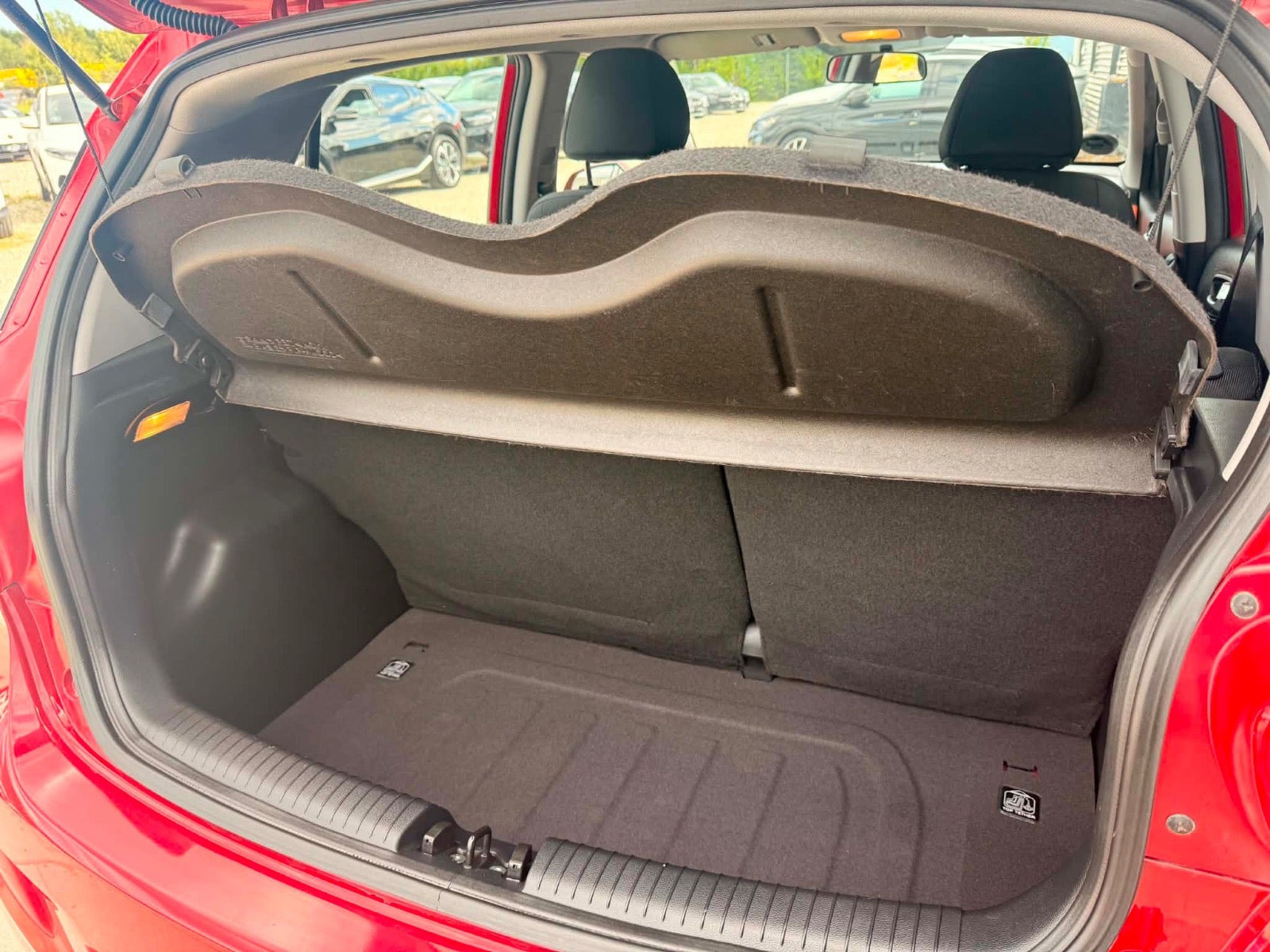 Rød Hyundai i10 fra 2015