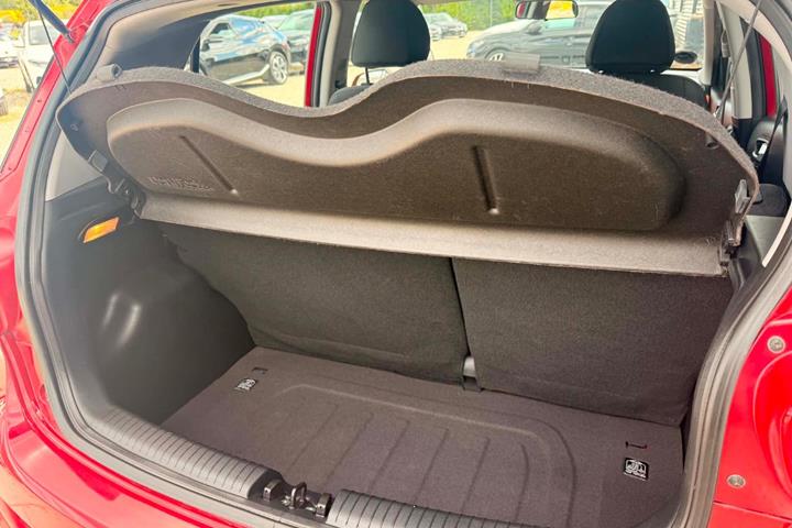 Rød Hyundai i10 fra 2015