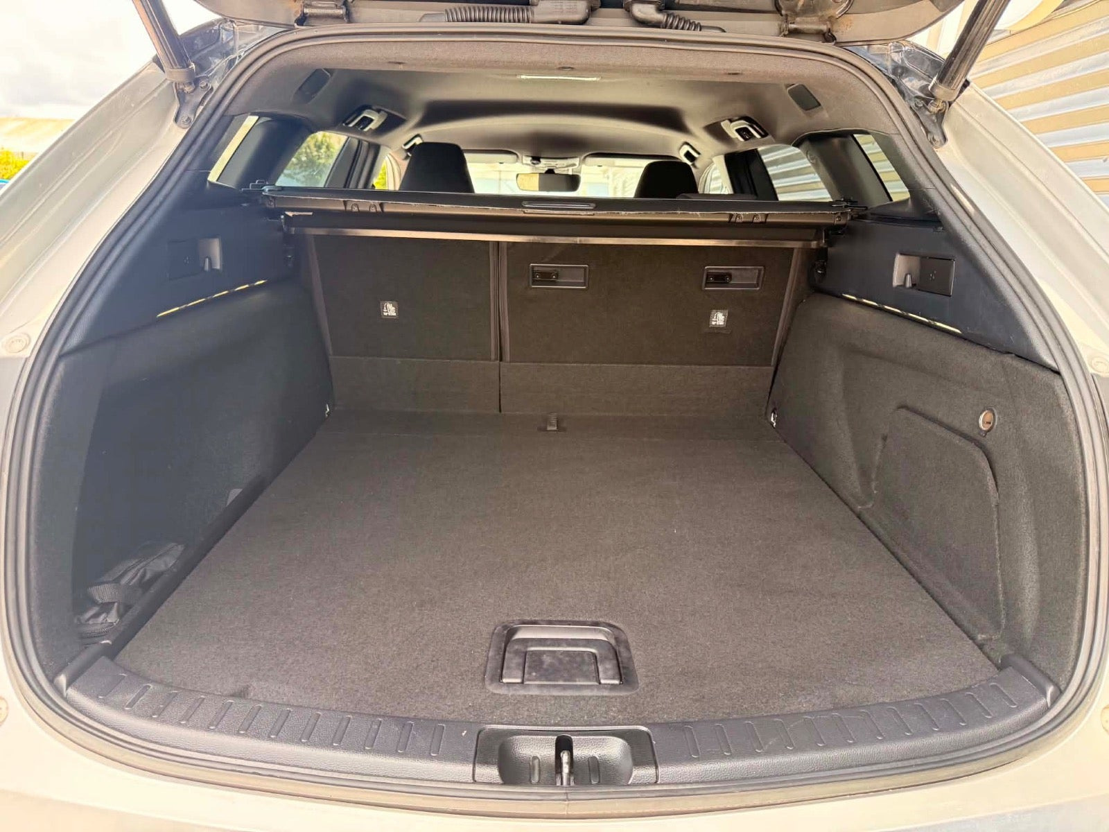 Sølv Toyota Corolla fra 2019