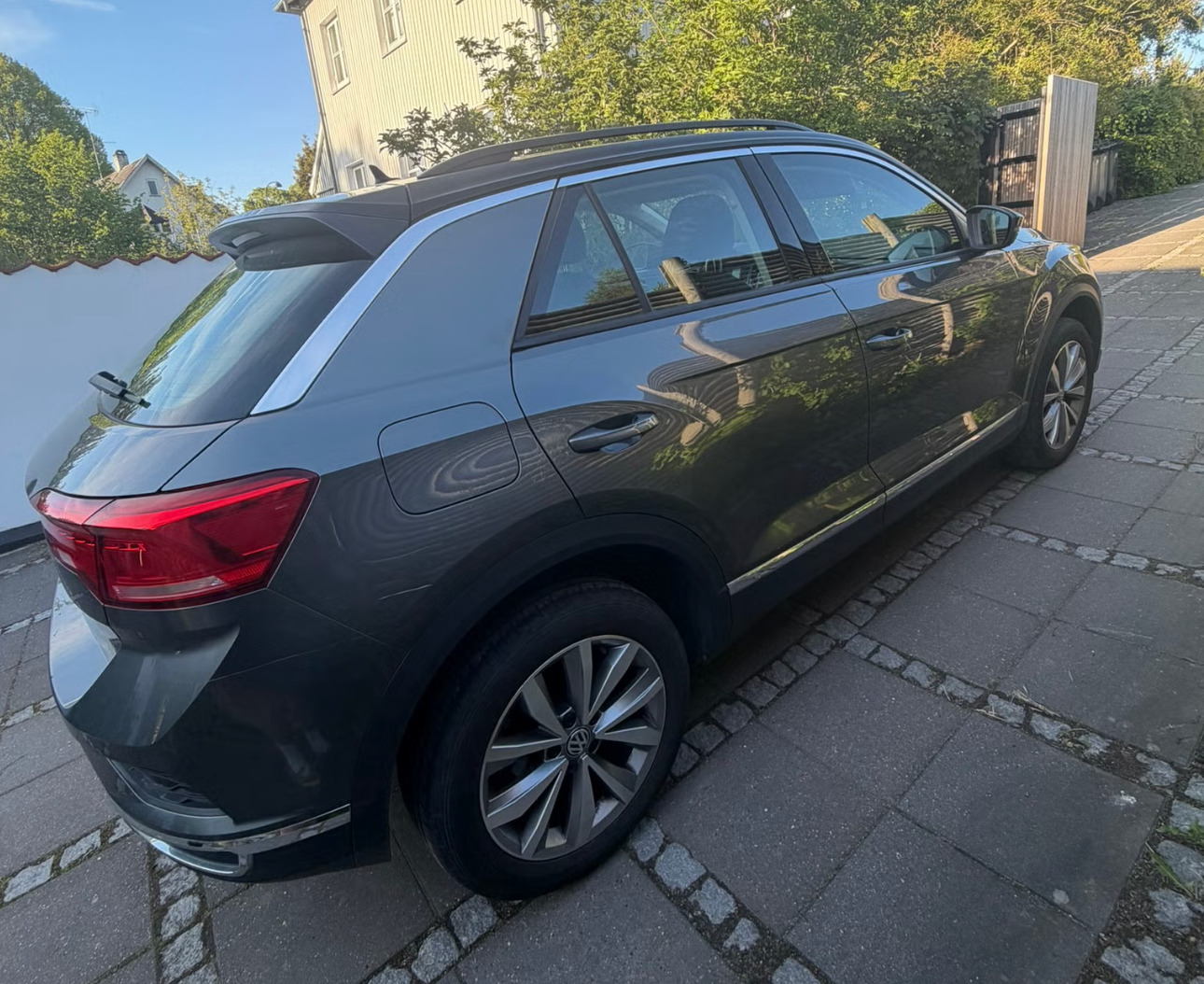Grå VW T-Roc fra 2019