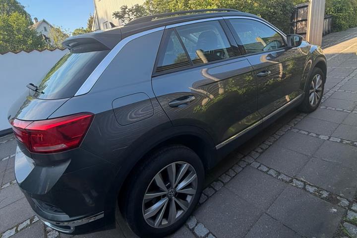 Grå VW T-Roc fra 2019
