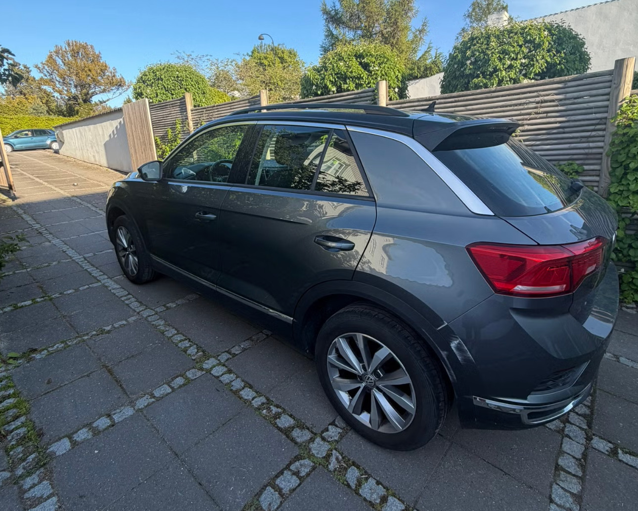 Grå VW T-Roc fra 2019